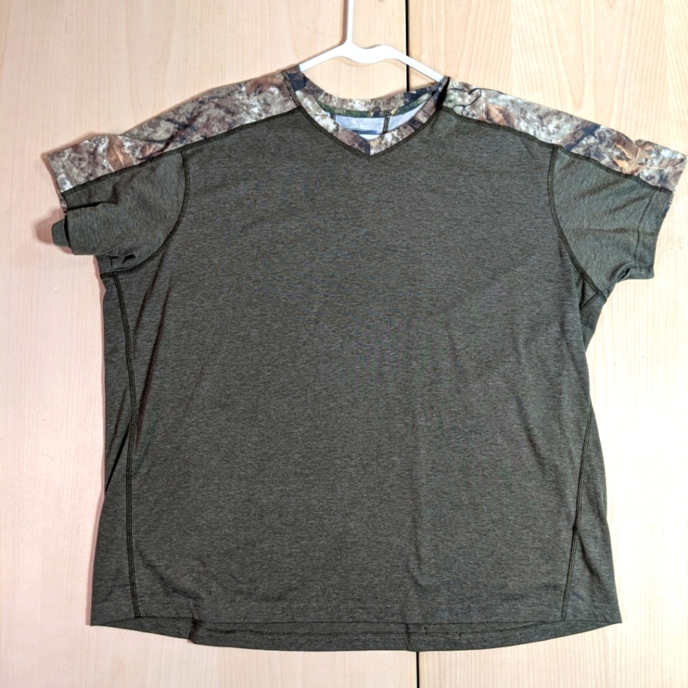 Cabela's Short Sleeve V-Neck Shirt Camo XL Realtree Camouflage Women